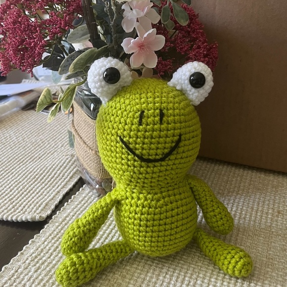 Handmade Crochet Frog - Picture 1 of 7